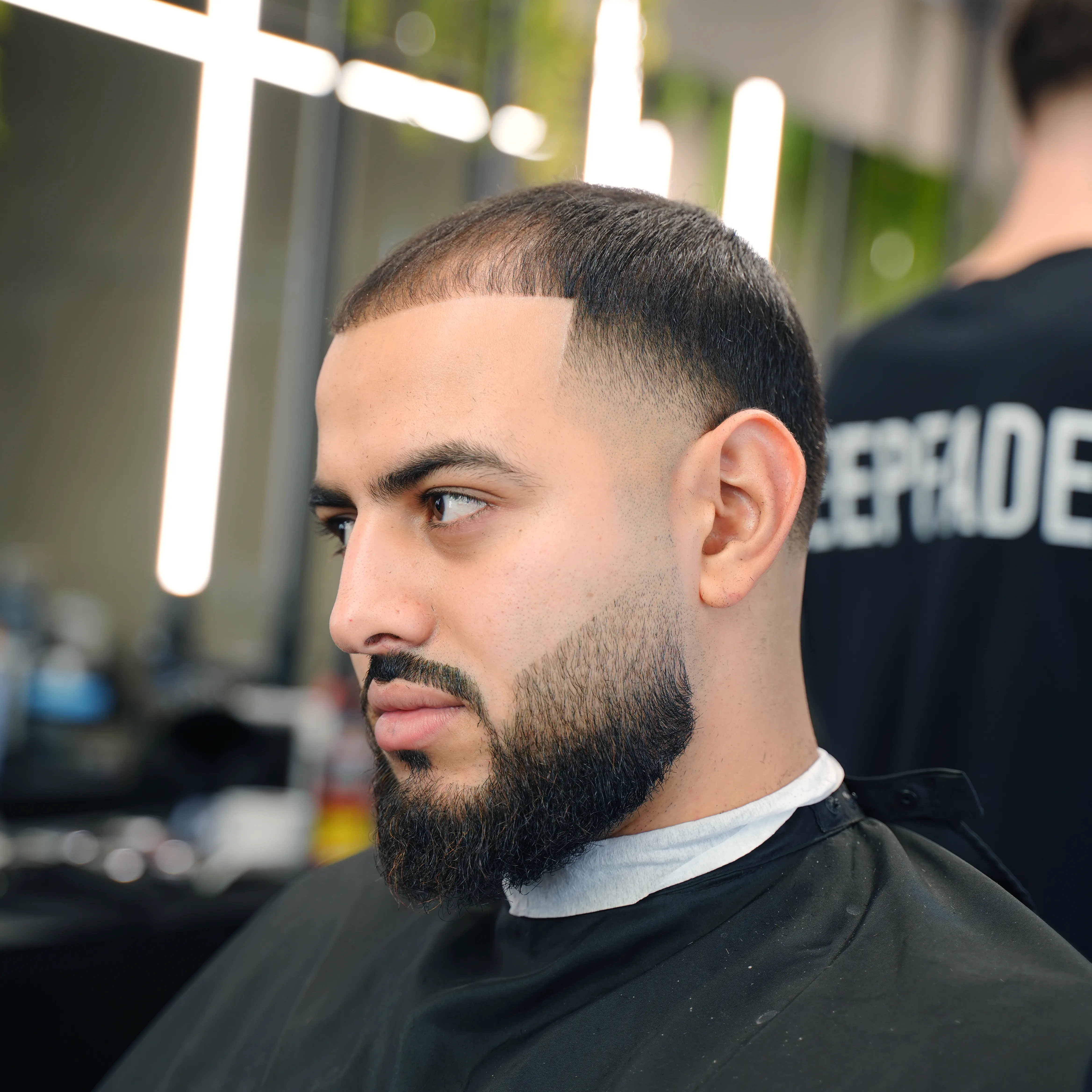 Taglio di capelli abbinato a regolazione barba